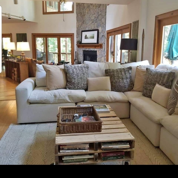 Sectional - Picture 1 of 4